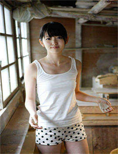 hhh图片-美女把衣服脱得连奶罩不剩